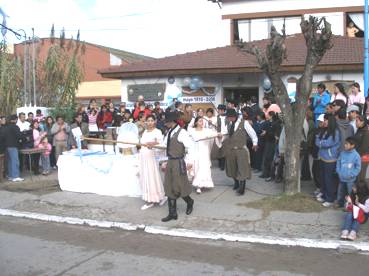 La danza tradicional estuvo presente                