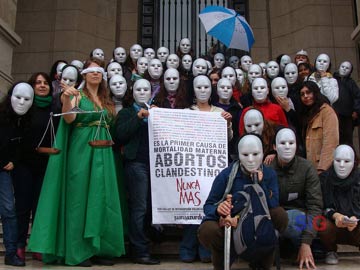 Manifestantes de la Campaa Nacional frente al Congreso