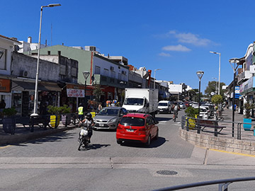 Villa Gesell sin jovenes, sin motoqueros, sin turistas.. Informe comparativo de la UCI 