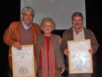 Abuelas entregaron un reconocimiento a De Vito y Baldo