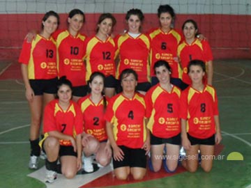 Las chicas de primera del Voley participan en la liga de Lobera