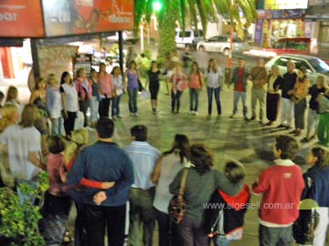 A dos meses de la desaparicin de Agostina, ronda en la Plaza