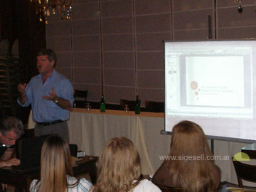 Baldo durante su presentacin, en el Hotel del Bosque