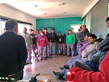 Los trabajadores recibieron a Baldo, quien expuso aspectos del conflicto