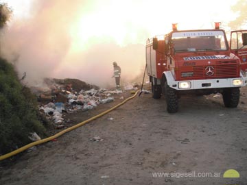 las quemas de basuras siguen generando inconvenientes (foto Bomberos Voluntarios)