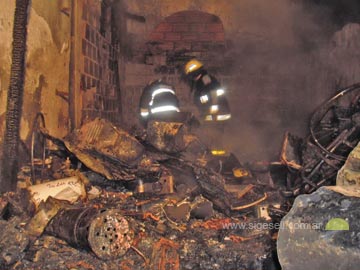 Asi qued la vivienda (foto: Bomberos Voluntarios)