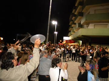 El grupo de manifestantes en la Plaza Primera Junta