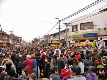 La esquina de 3 y 108 colmada de asistentes a la fiesta