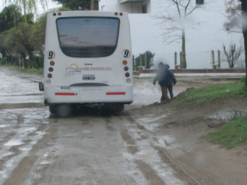 Bajarse en la avenida 5 un dia de lluvia... una odisea urbana, un capricho poltico