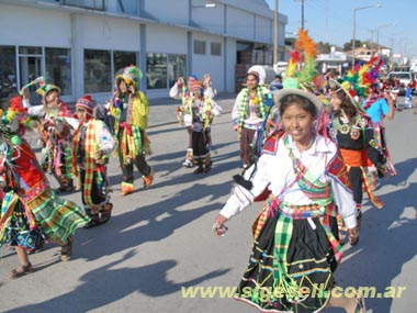 bailes tipicos en pleno Boulevard