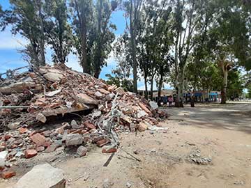 Un edificio nuevo tirado abajo, junto al Hospital: quien hace negocios con la Salud?