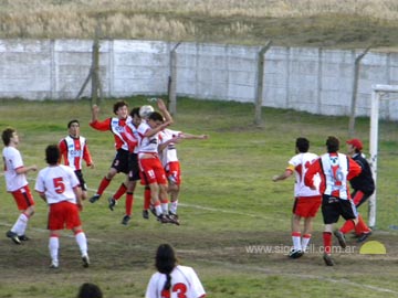 Todos a la carga: un centro cae en el rea de Huracn en el ltimo minuto. Oeste no pudo