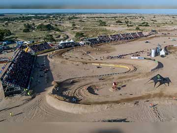 Una vista de la zona de tribunas del circuito, cabecera oeste sobre la ruta 11