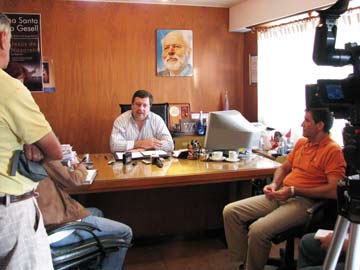 Intendente Erneta durante los anuncios (foto gentileza Prensa MVG)