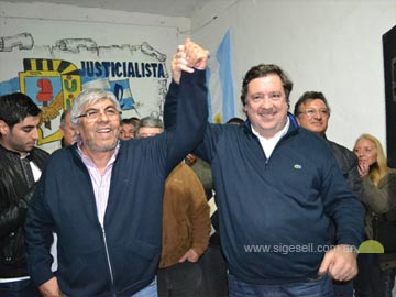 Moyano levanta la mano de Erneta (Foto gentileza Sector Informativo)