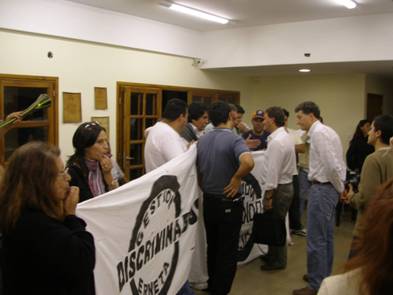 Los despedidos le reclaman a los concejales, en abril de 2008