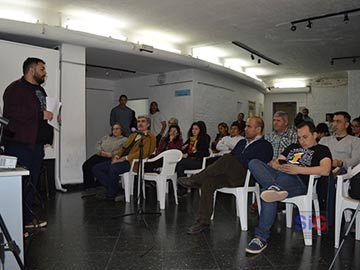 Diego Latorre ante el auditorio. Una chalra apasionada sobre los problemas de hoy