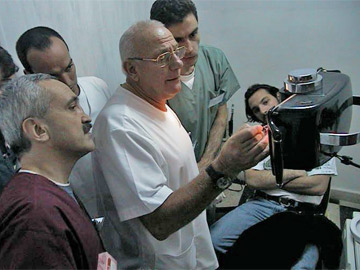 Gomez Sarno y alumnos del curso durante una de sus clases (archivo)