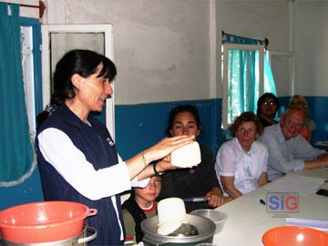 Leticia Laplace en uno de los cursos de elaboracion de quesos