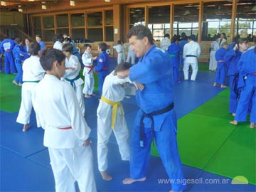 Gustavo Diez, alma mater del judo en Villa Gesell, promocionando nuevos valores