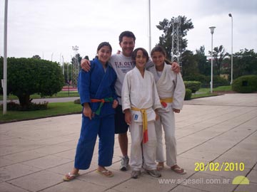 Florencia, Ninosca Reinoso, Luis Cano y el profesor Gustavo Diez en el CENARD