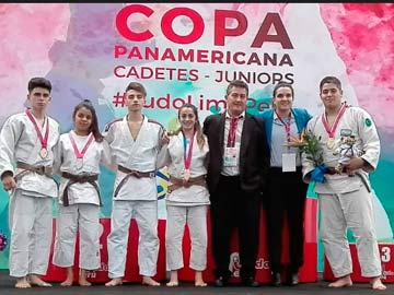 Gustavo Diez y la delegacion argentina, en Lima