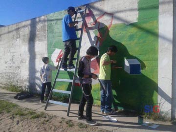 Los chicos en plena accin: una muy buena iniciativa del rea jven Comunal