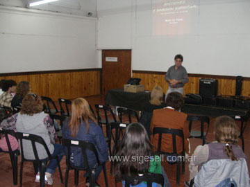 El licenciado Lafrossia presentando su trabajo