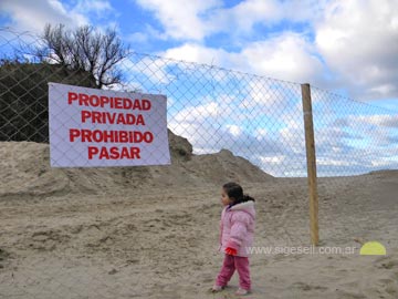 El alambrado que cerca parte de la playa. El proyecto esta parado por la Justicia