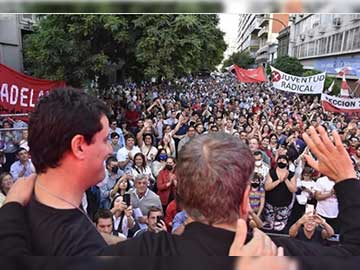 Un radicalismo fortalecido cop las calles de La Plata para festejar el dia del militante