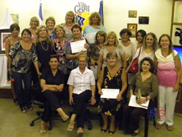 La foto final: las distinguidas posan al final de la ceremonia