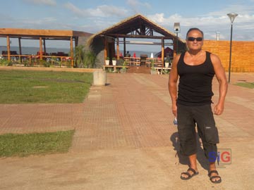 Disfrutando del balneario San Jos en la ribera del Paran, en la ciudad de Encarnacin en