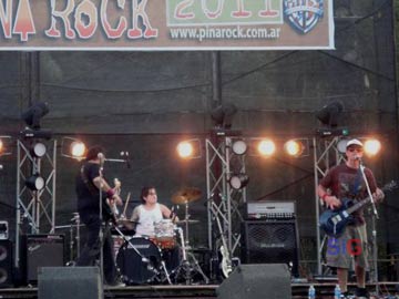 En Ojotas sobre el escenario del Pina Rock, festival que finaliza este domingo