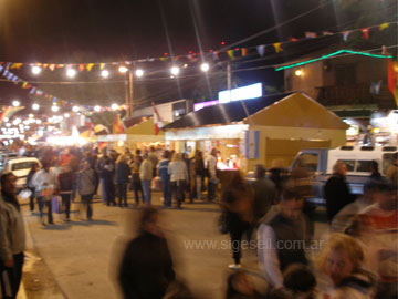 Los Stands gastronmicos en plena avenida 3