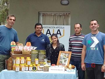 Apicultores geselinos con las mejores mieles, en San Vicente (foto Andres Romn)