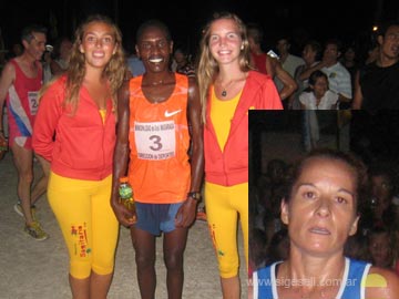 El atleta  Julius Rono  junto a las chicas 