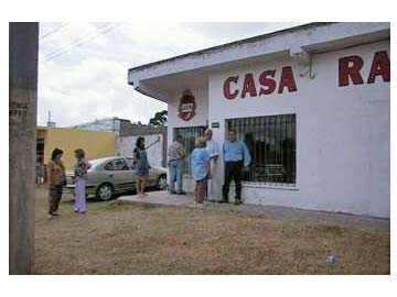 Frente de la casa Radical. Una lnea interna llama a la unidad