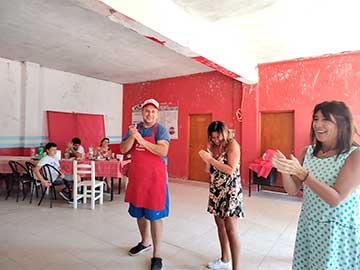 Luis Herrera, Marilina Cordoba y Eugenia Grinspun durante el saludo en el saln en obras