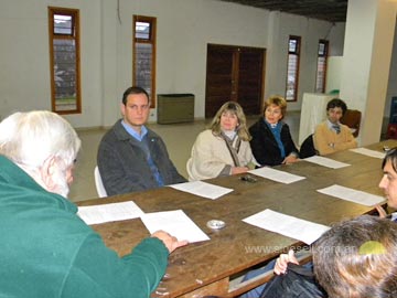 Allo dirige la palabra a los concejales de la regin