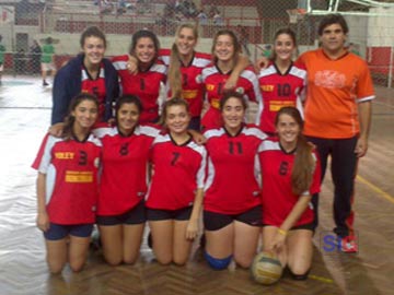 El equipo de Voley del espaol ante un nuevo desafio (foto M Palacio)